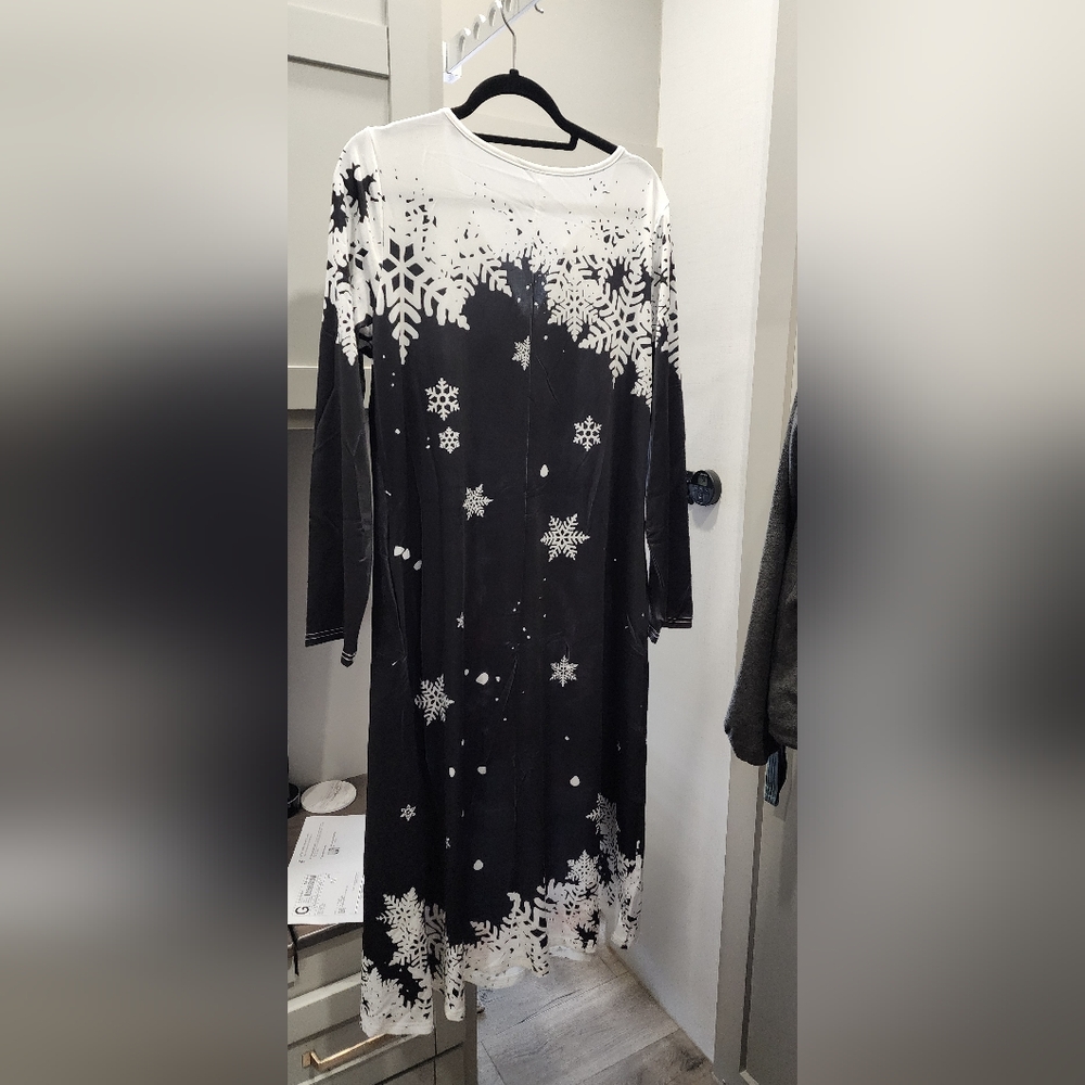 NWOT Christmas Santa Clause & Candy Long Sleeve Dress with pockets - Picture 7 of 9
